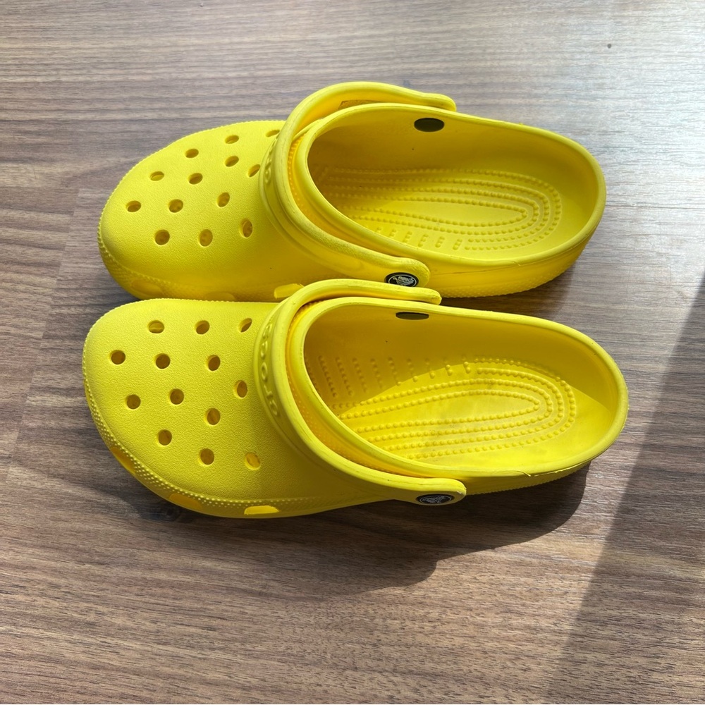 Yellow Crocs - Picture 3 of 7